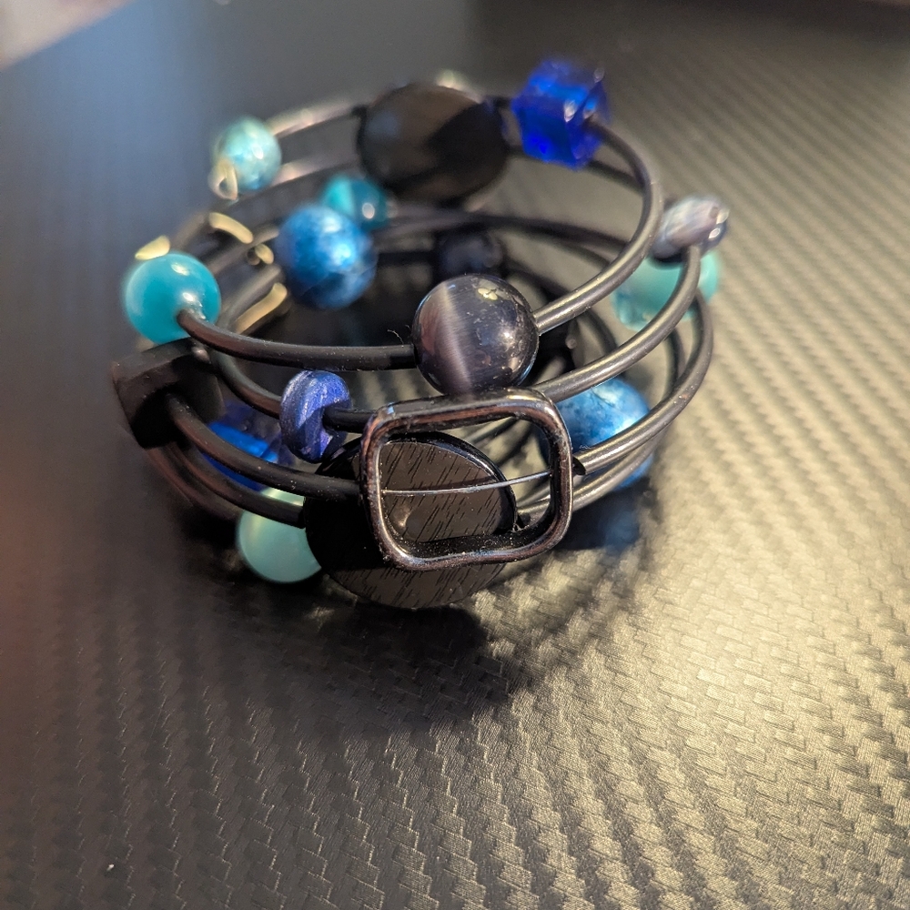Chic Black and Blue Beaded Bracelet
